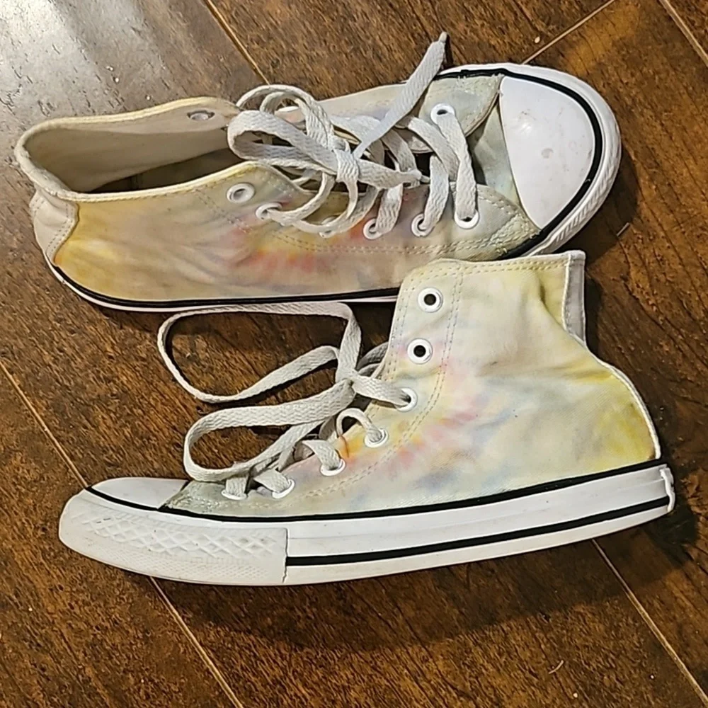 Converse - Kids SZ 3 Tye Dye High Top Shoes